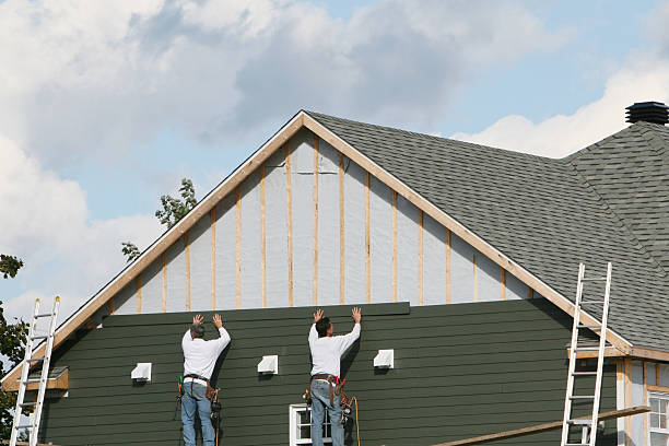 Professional Siding Installation technician working in Holly Hill, SC